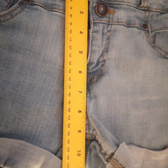 2/$20.00 Mix & Match - Eighty Two Ardene Shortie Ladies Size 9 Light Wash Shorts - Picture 8 of 9